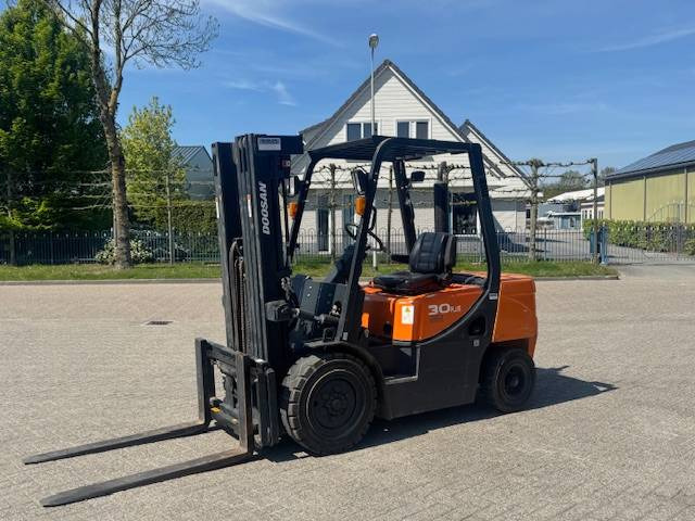 Doosan D30 Plus - Diesel forklift: picture 3 Doosan D30 Plus - Diesel forklift: picture 3