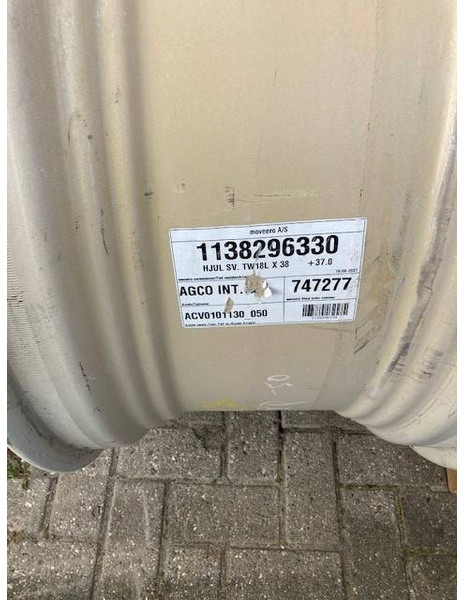 Valtra 18x38 - Wheels and tires for Agricultural machinery: picture 2 Valtra 18x38 - Wheels and tires for Agricultural machinery: picture 2