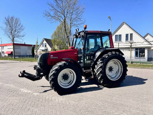 Valtra 6400, Luchtremmen, Fronthef, Frontaftakas - Farm tractor: picture 2 Valtra 6400, Luchtremmen, Fronthef, Frontaftakas - Farm tractor: picture 2