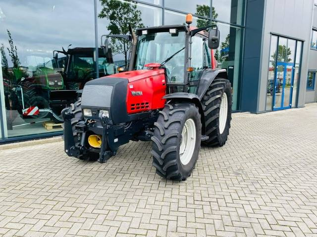Farm tractor Valtra 6850 Hitech Fronthef+PTO, Airco: picture 12