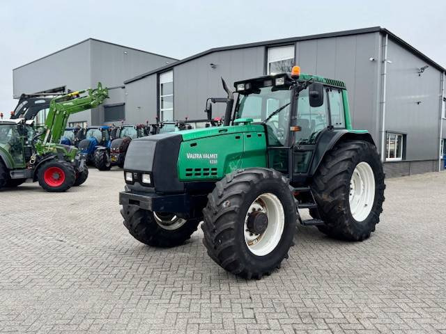 Valtra 8350 Hitech - Farm tractor: picture 3 Valtra 8350 Hitech - Farm tractor: picture 3