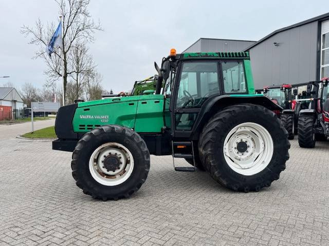 Valtra 8350 Hitech - Farm tractor: picture 1 Valtra 8350 Hitech - Farm tractor: picture 1