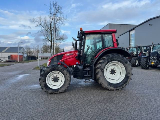 Valtra N123 Hitech5 - Farm tractor: picture 1 Valtra N123 Hitech5 - Farm tractor: picture 1