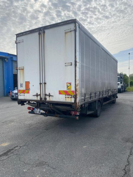 Renault 180 DXI - Curtain side truck: picture 3 Renault 180 DXI - Curtain side truck: picture 3