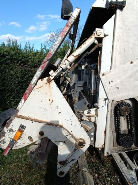 Renault - Asphalt distributor: picture 3 Renault - Asphalt distributor: picture 3