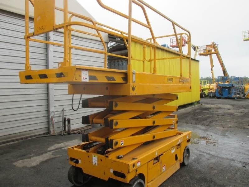 Haulotte Compact 10 - Scissor lift: picture 2 Haulotte Compact 10 - Scissor lift: picture 2