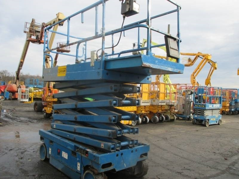 Haulotte Compact 14 - Scissor lift: picture 3 Haulotte Compact 14 - Scissor lift: picture 3