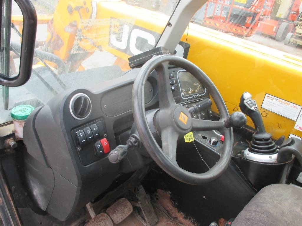 Telescopic handler JCB 525-60: picture 13