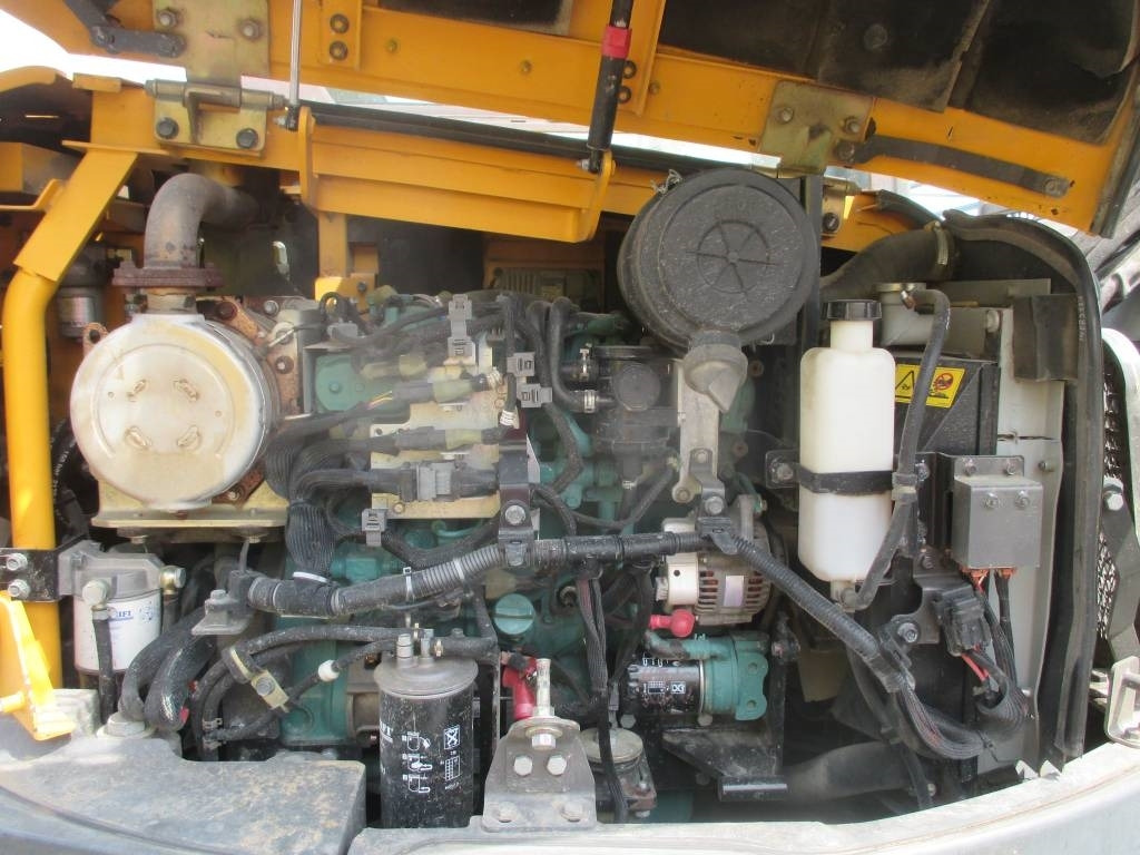 Mini excavator Volvo ECR 88 D: picture 17