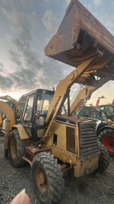 Caterpillar 428 à 13500 € HT - Backhoe loader: picture 1 Caterpillar 428 à 13500 € HT - Backhoe loader: picture 1