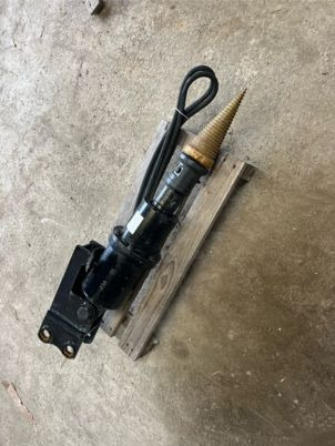 Fendeuse à bois pour minipelle - Log splitter: picture 4 Fendeuse à bois pour minipelle - Log splitter: picture 4