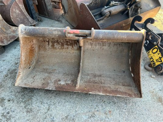 Godet de curage Mbi AR50 - Bucket: picture 1 Godet de curage Mbi AR50 - Bucket: picture 1