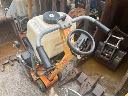 Scie à sol HUSQVARNA - Construction equipment: picture 2 Scie à sol HUSQVARNA - Construction equipment: picture 2