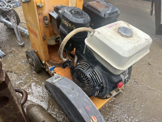 Scie à sol HUSQVARNA - Construction equipment: picture 3 Scie à sol HUSQVARNA - Construction equipment: picture 3