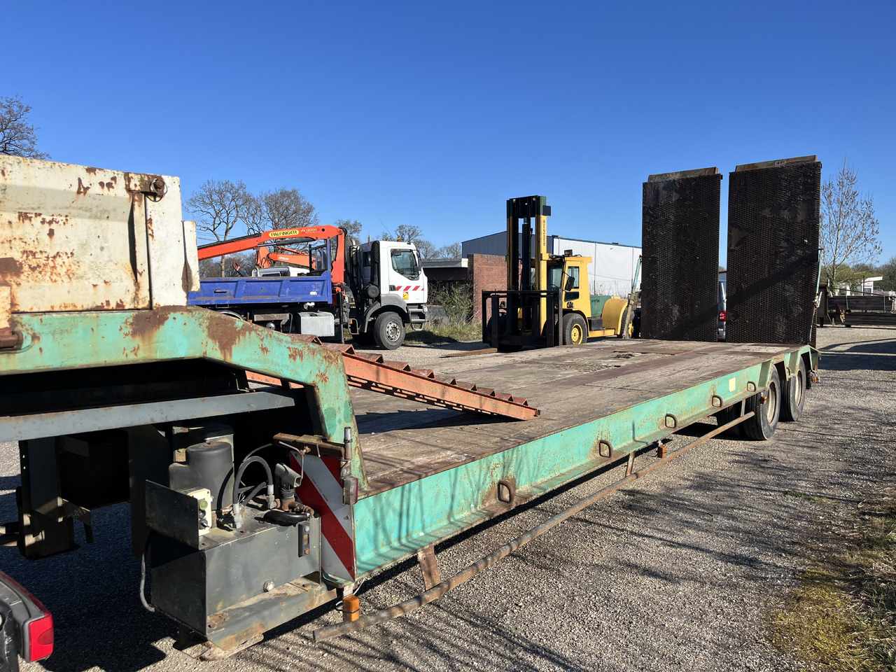 ACTM S32215 porte engins surbaissé rampes - Low loader semi-trailer: picture 5 ACTM S32215 porte engins surbaissé rampes - Low loader semi-trailer: picture 5