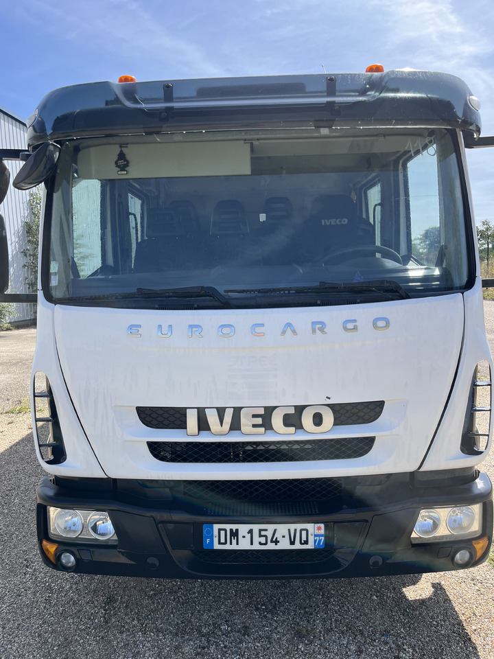 Iveco Eurocargo 100E22 caisse double cabine 7 places - Box truck: picture 2 Iveco Eurocargo 100E22 caisse double cabine 7 places - Box truck: picture 2
