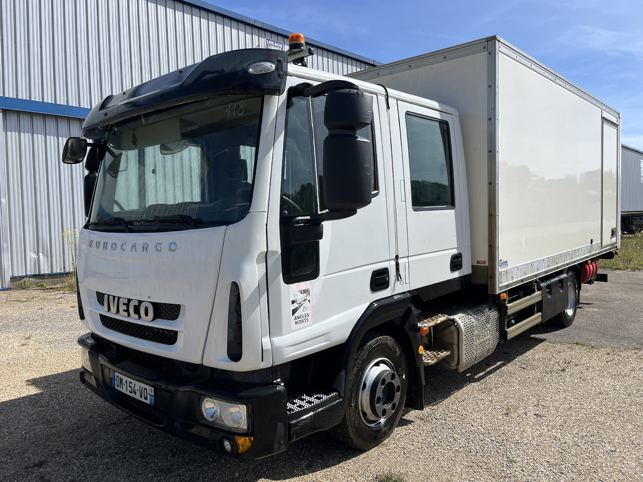 Iveco Eurocargo 100E22 caisse double cabine 7 places - Box truck: picture 1 Iveco Eurocargo 100E22 caisse double cabine 7 places - Box truck: picture 1