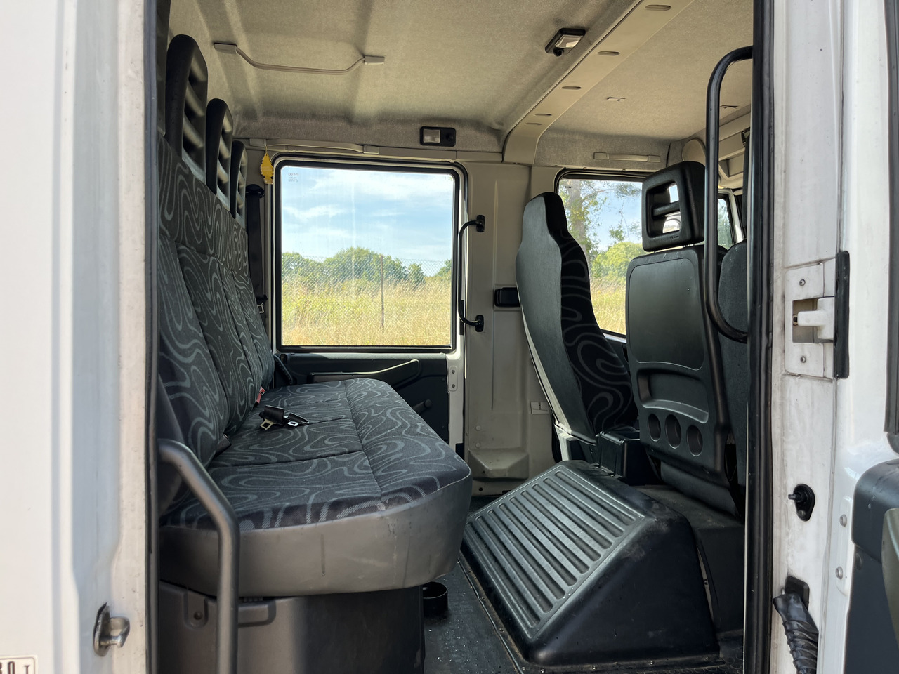 Iveco Eurocargo 100E22 caisse double cabine 7 places - Box truck: picture 5 Iveco Eurocargo 100E22 caisse double cabine 7 places - Box truck: picture 5