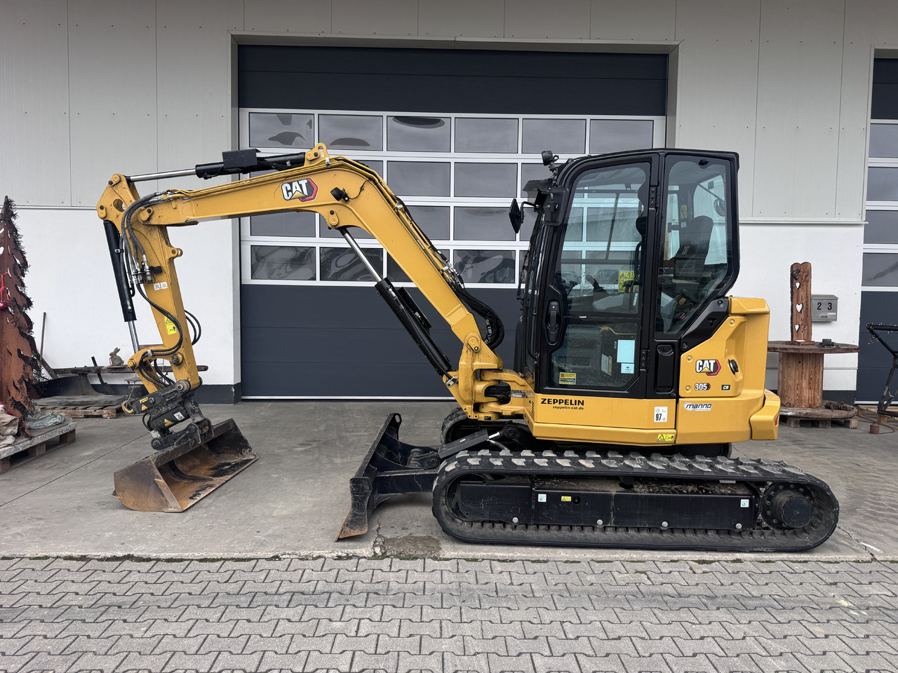 CATERPILLAR 305 CR - Mini excavator: picture 1 CATERPILLAR 305 CR - Mini excavator: picture 1