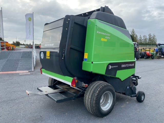 DEUTZ VARIMASTER 685 - Round baler: picture 3 DEUTZ VARIMASTER 685 - Round baler: picture 3