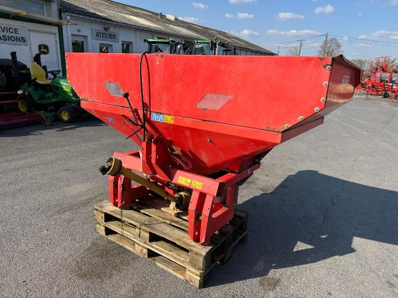 KUHN MDS732 - Fertilizer spreader: picture 1 KUHN MDS732 - Fertilizer spreader: picture 1
