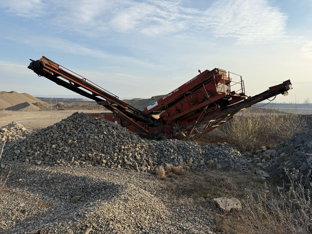 FINLAY 683 SUPERTRAK MOBILE SORTING STATION - Screener: picture 1 FINLAY 683 SUPERTRAK MOBILE SORTING STATION - Screener: picture 1