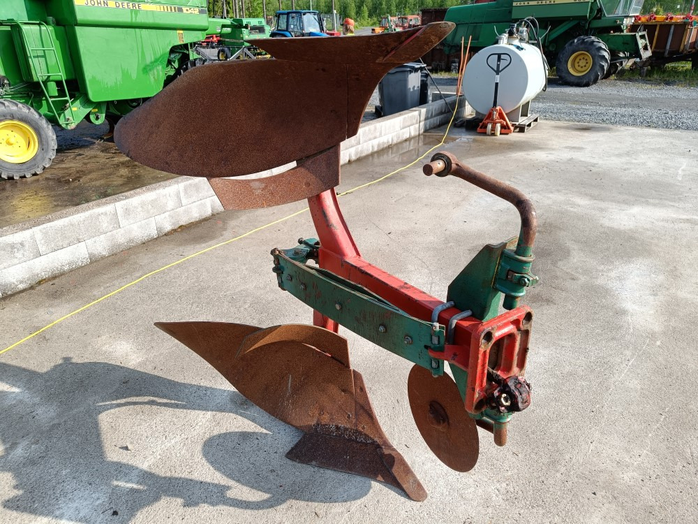 Kverneland E8 paluuauran siipipari 16 tuumainen - Plow: picture 1 Kverneland E8 paluuauran siipipari 16 tuumainen - Plow: picture 1