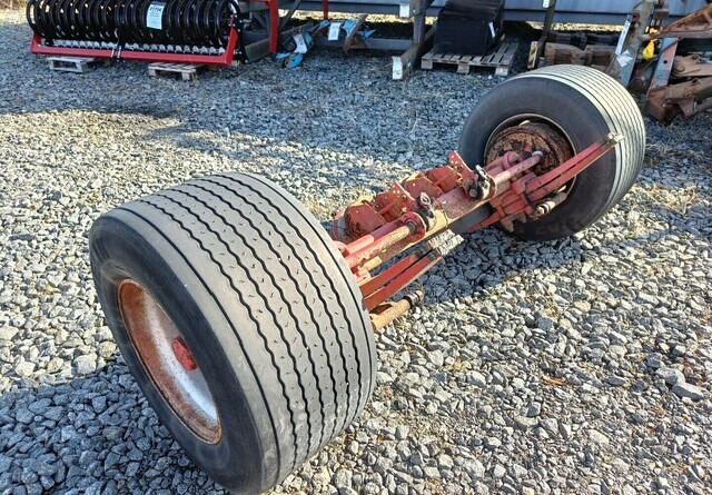 Peräkärryn akseli 445/45R19.5 leveillä renkailla - Axle and parts for Trailer: picture 1 Peräkärryn akseli 445/45R19.5 leveillä renkailla - Axle and parts for Trailer: picture 1