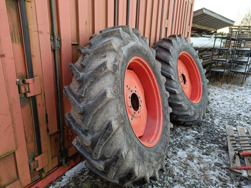 Taurus 18.4R38 renkaat - Fendt Farmer - Wheel and tire package: picture 3 Taurus 18.4R38 renkaat - Fendt Farmer - Wheel and tire package: picture 3