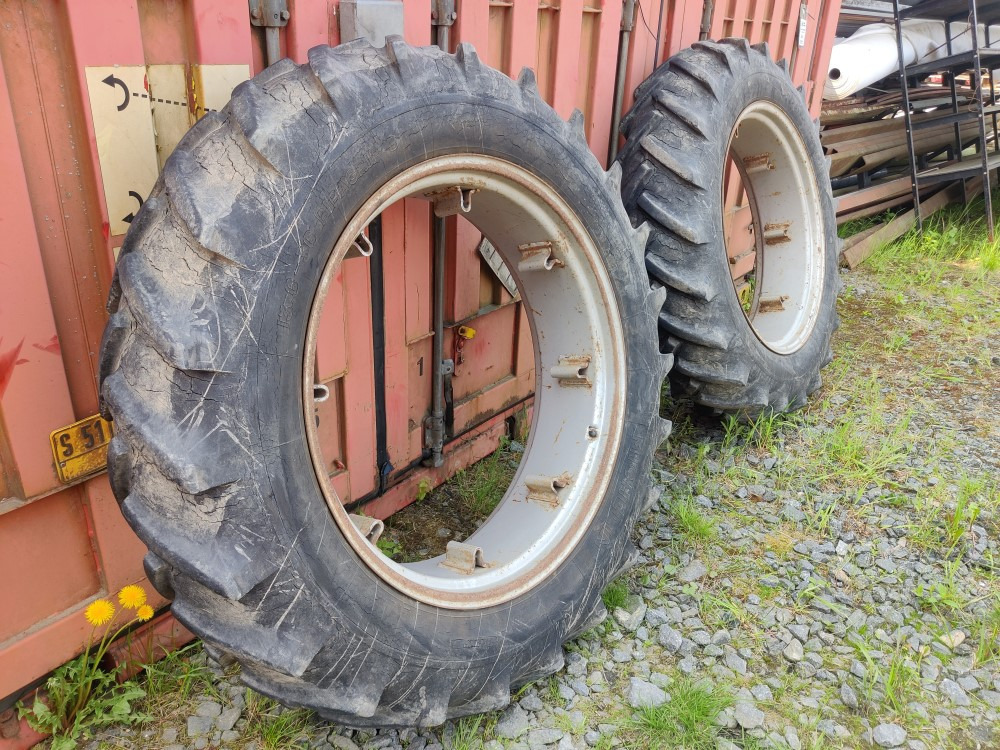Traktorin renkaat 13.6x36 vannekehillä - Tire for Farm tractor: picture 2 Traktorin renkaat 13.6x36 vannekehillä - Tire for Farm tractor: picture 2