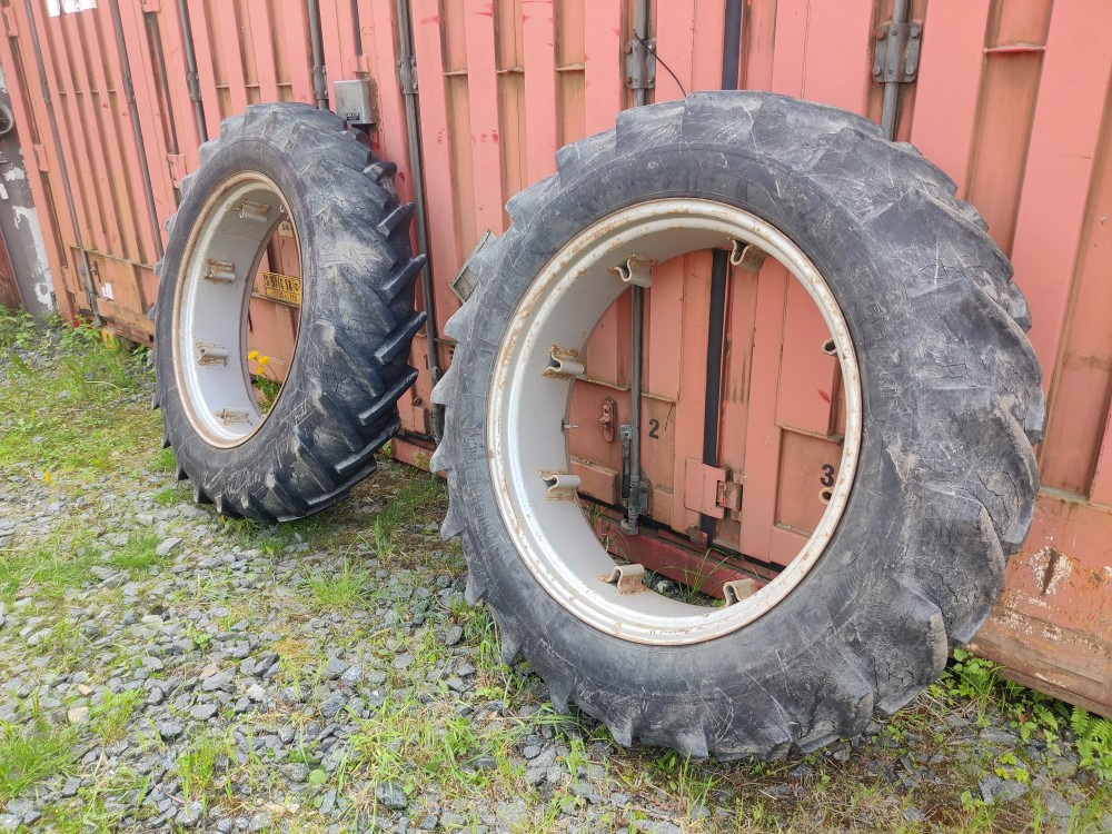 Traktorin renkaat 13.6x36 vannekehillä - Tire for Farm tractor: picture 4 Traktorin renkaat 13.6x36 vannekehillä - Tire for Farm tractor: picture 4