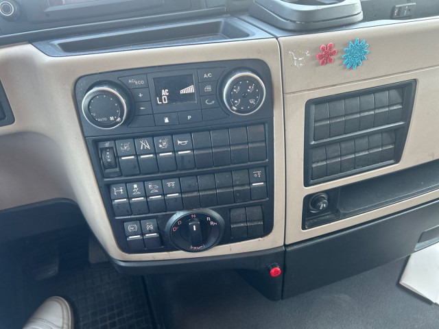 MAN TGX 26.470 6X2-4 BL tandem - Curtain side truck: picture 2 MAN TGX 26.470 6X2-4 BL tandem - Curtain side truck: picture 2