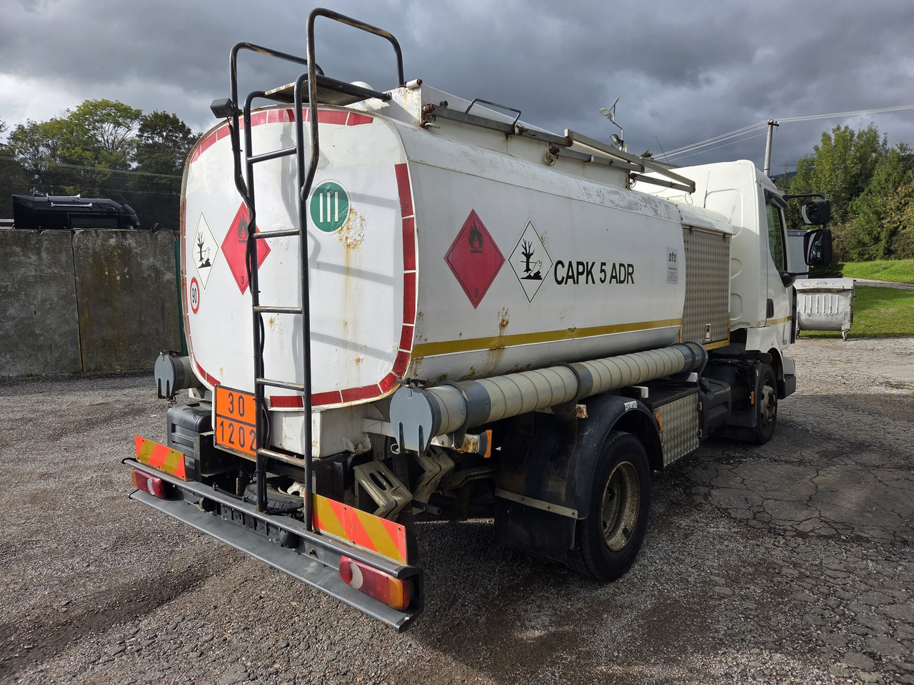 RENAULT MIDLUM 180.10 diesel tanker + dispensing + print - Tanker truck: picture 4 RENAULT MIDLUM 180.10 diesel tanker + dispensing + print - Tanker truck: picture 4
