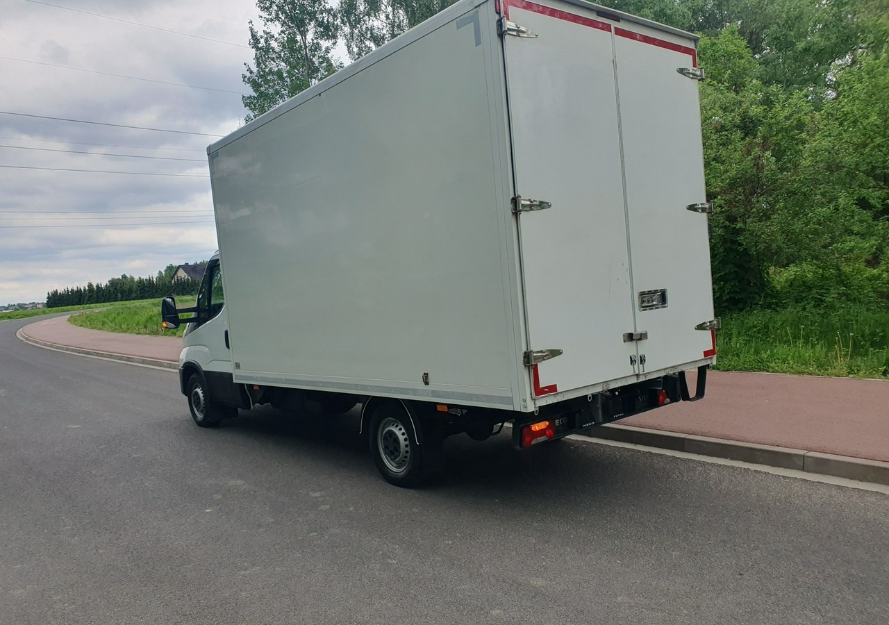 Iveco 35 Daily 35S14 klima * 3 osobowy *nowy rozrząd * - Closed box van: picture 5 Iveco 35 Daily 35S14 klima * 3 osobowy *nowy rozrząd * - Closed box van: picture 5