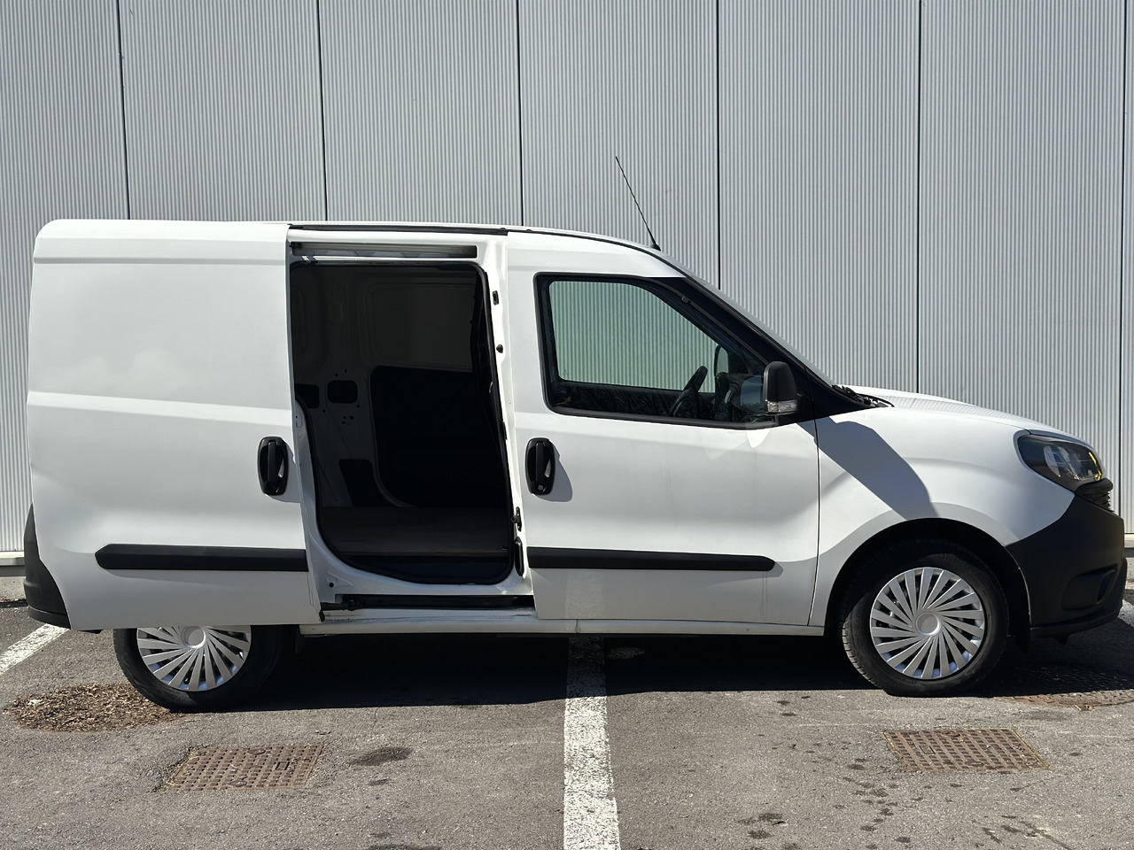 Small van Fiat Doblo: picture 7