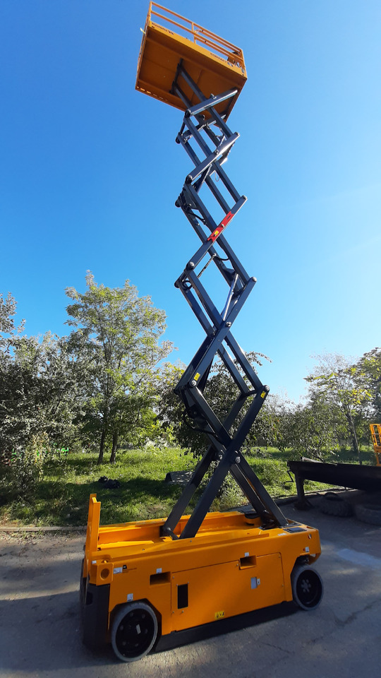 Compact 12 - Scissor lift: picture 3 Compact 12 - Scissor lift: picture 3