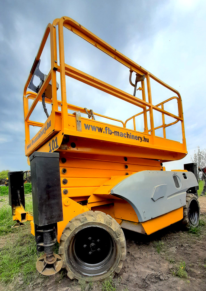 HAULOTTE Compact 12 DX - Scissor lift: picture 2 HAULOTTE Compact 12 DX - Scissor lift: picture 2