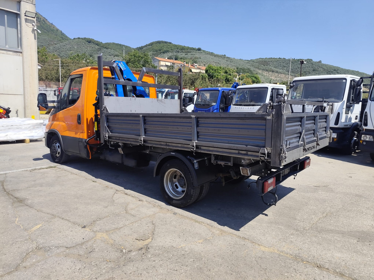IVECO DAILY 35-140 - Crane truck: picture 5 IVECO DAILY 35-140 - Crane truck: picture 5