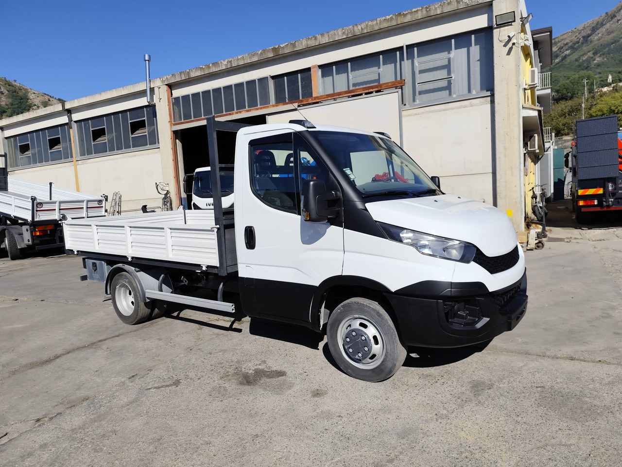 Tipper van IVECO DAILY 35C13: picture 29