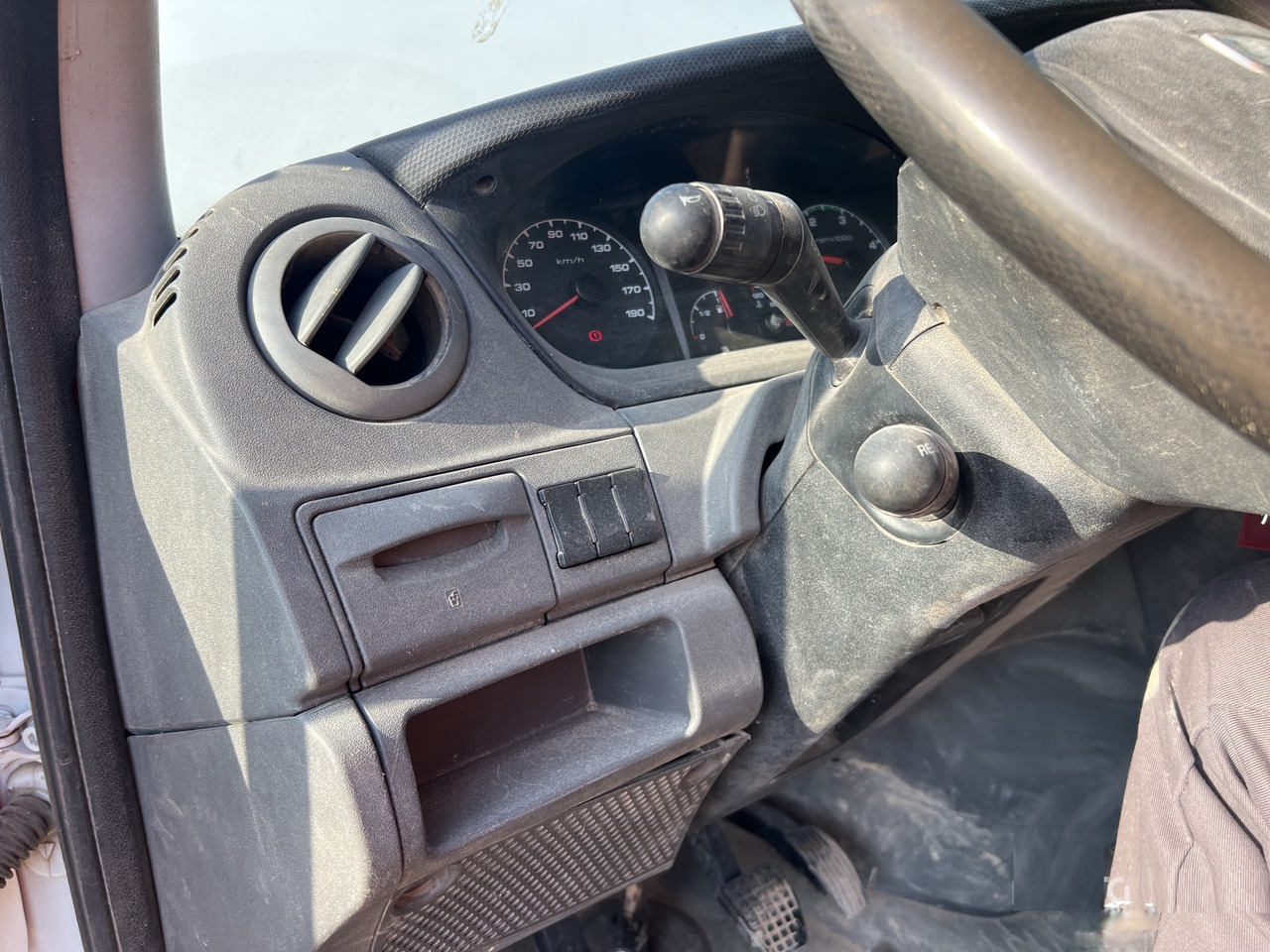 IVECO DAILY 35C13 - Tipper van: picture 5 IVECO DAILY 35C13 - Tipper van: picture 5