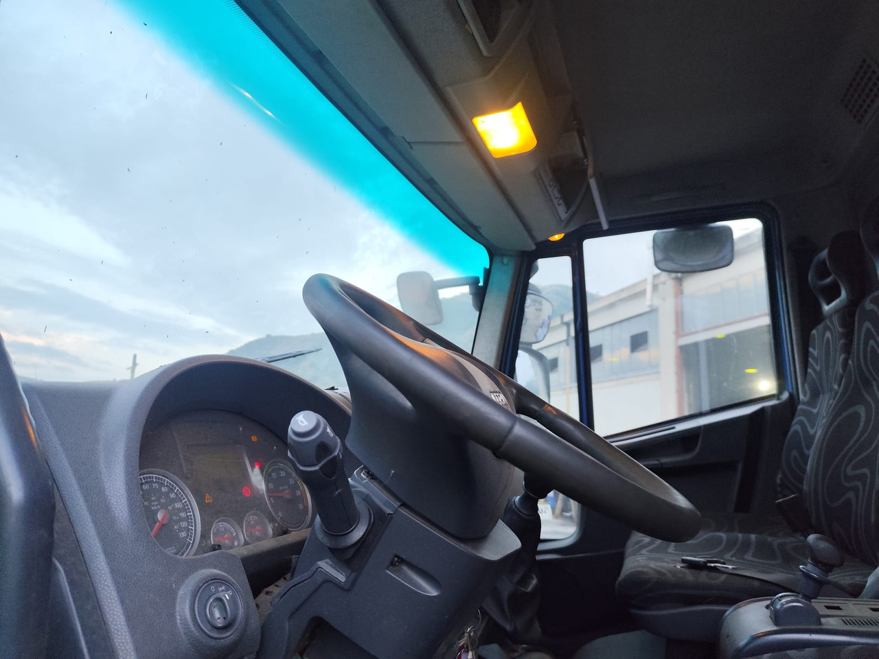 IVECO EUROCARGO 140E25 - Tipper: picture 3 IVECO EUROCARGO 140E25 - Tipper: picture 3