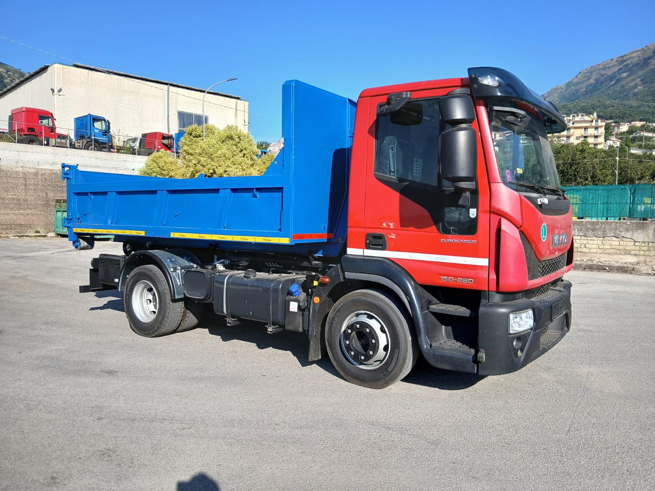 IVECO EUROCARGO 150-280 - Hook lift truck: picture 5 IVECO EUROCARGO 150-280 - Hook lift truck: picture 5