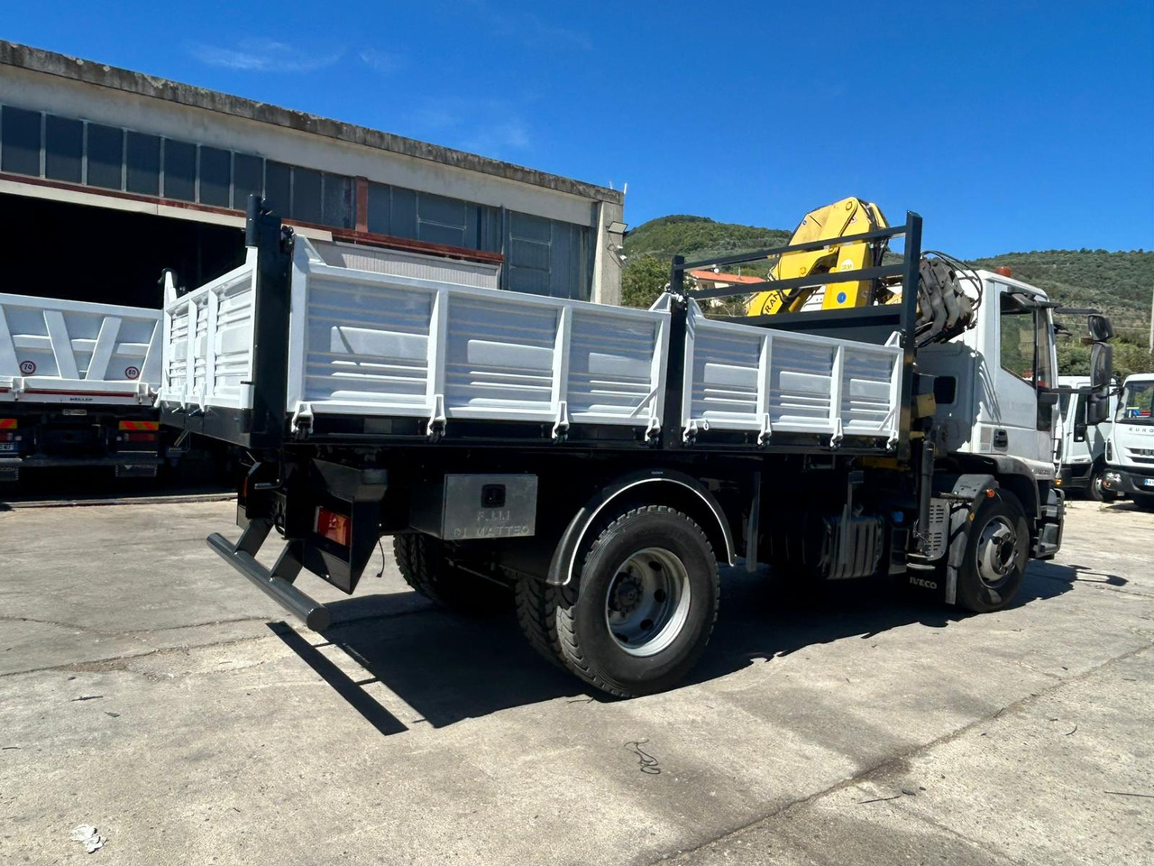 IVECO EUROCARGO 160E28 - Crane truck: picture 5 IVECO EUROCARGO 160E28 - Crane truck: picture 5