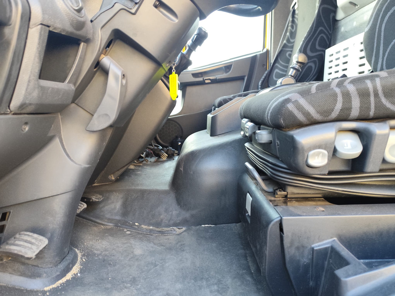 IVECO EUROCARGO 160E30 - Cab chassis truck: picture 4 IVECO EUROCARGO 160E30 - Cab chassis truck: picture 4
