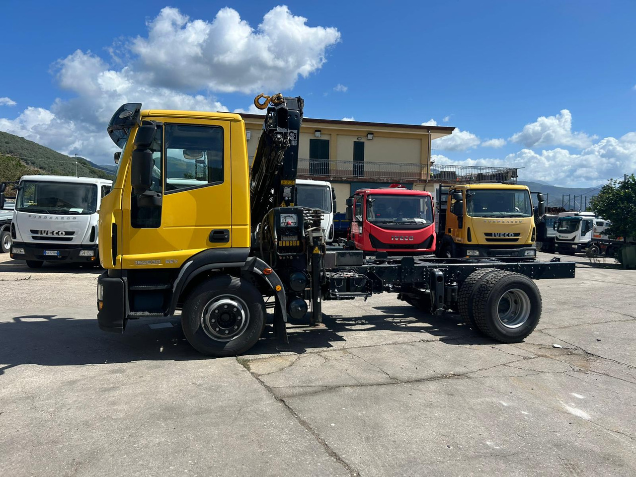 IVECO EUROCARGO 160E30 - Crane truck: picture 4 IVECO EUROCARGO 160E30 - Crane truck: picture 4