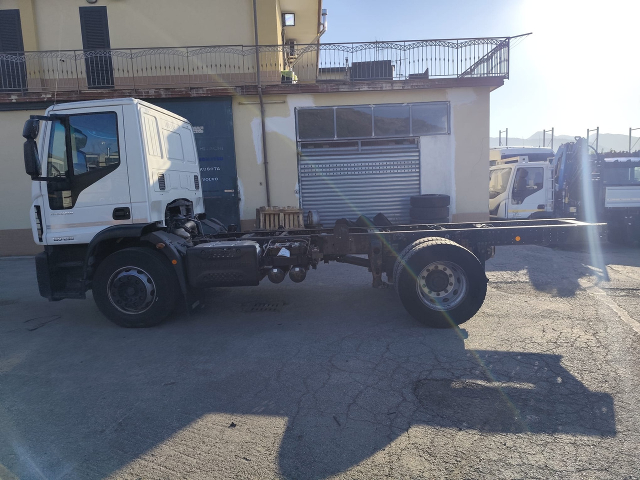 IVECO EUROCARGO 180-250 - Cab chassis truck, Crane truck: picture 5 IVECO EUROCARGO 180-250 - Cab chassis truck, Crane truck: picture 5