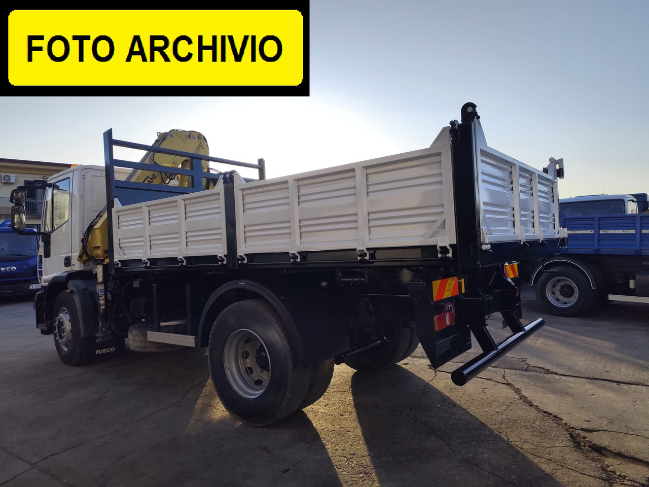 IVECO EUROCARGO 180E30 - Tipper, Crane truck: picture 2 IVECO EUROCARGO 180E30 - Tipper, Crane truck: picture 2