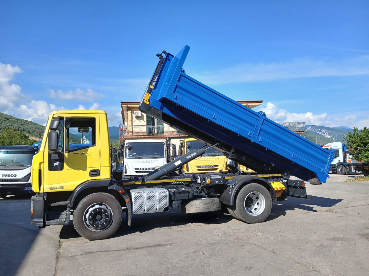 IVECO EUROCARGO 190EL25 - Hook lift truck: picture 4 IVECO EUROCARGO 190EL25 - Hook lift truck: picture 4