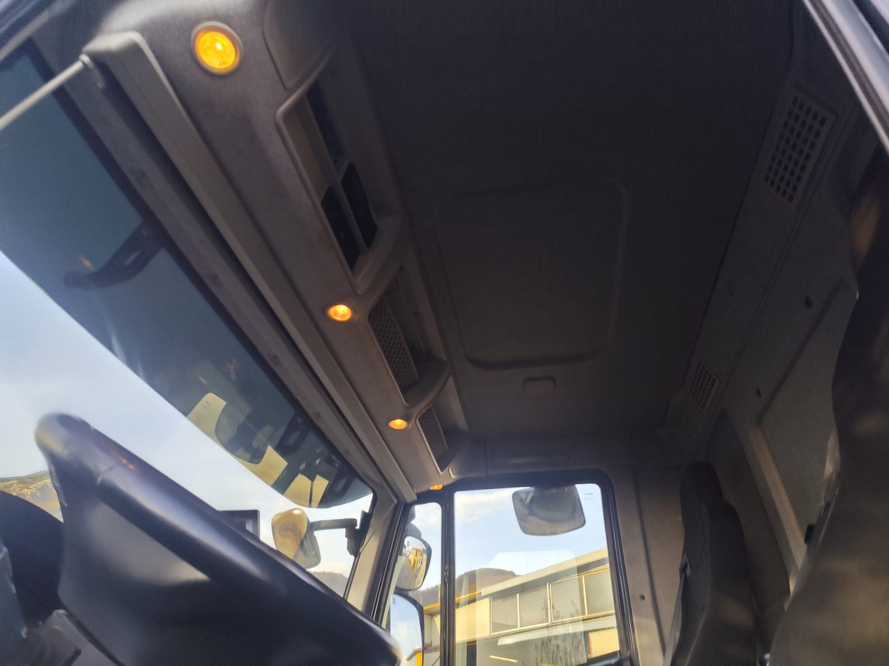 Cab chassis truck IVECO STRALIS 260S36: picture 16