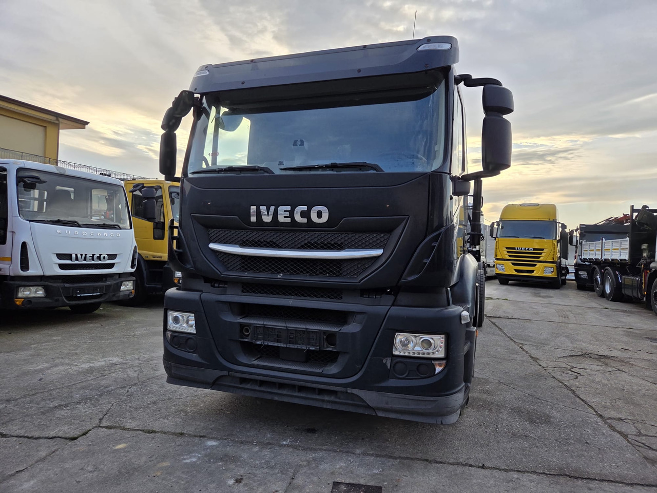 Dropside/ Flatbed truck, Crane truck IVECO STRALIS 260S36: picture 35